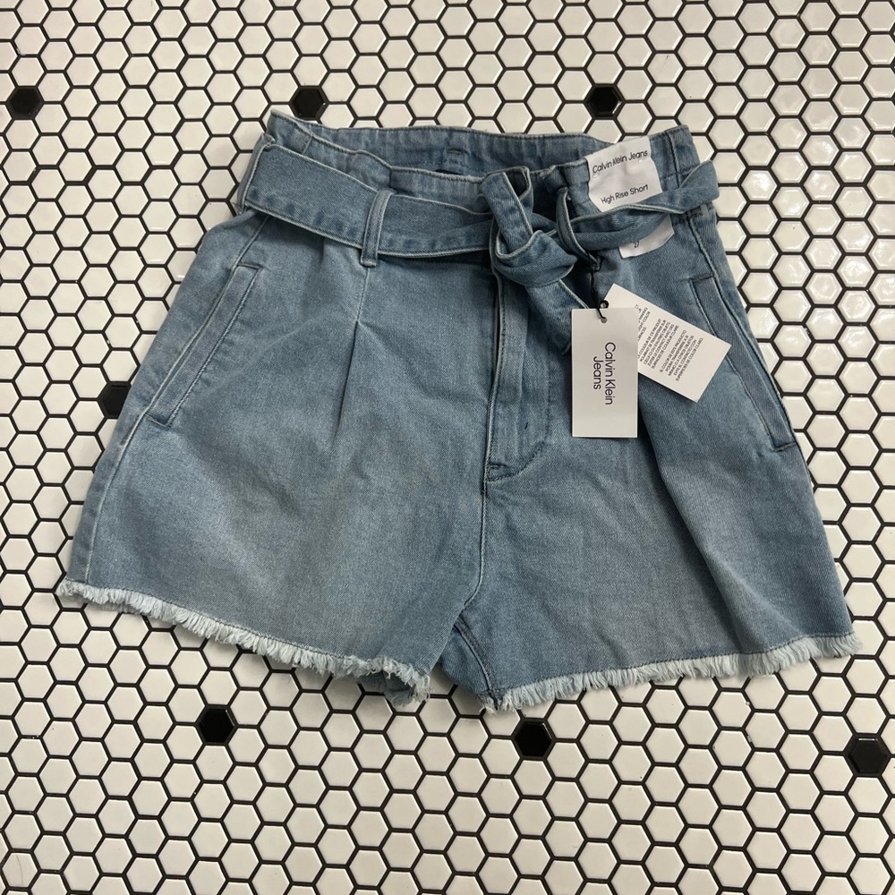 NWT Calvin Klein jeans  high rise short size 27 paper bag